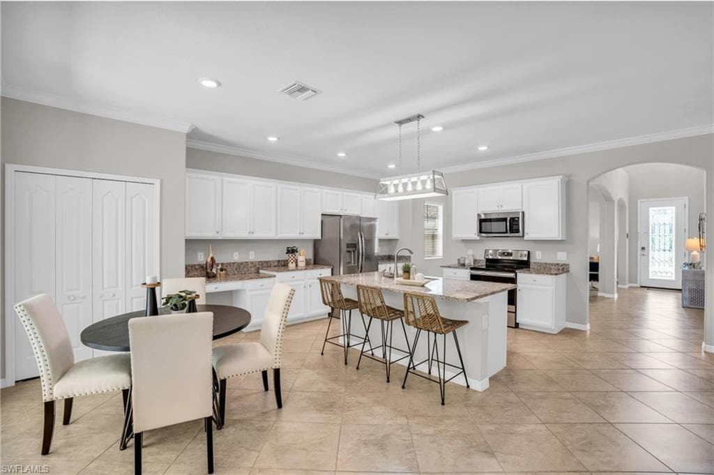 9403 Foxglove Ln, Naples, FL 34120-14