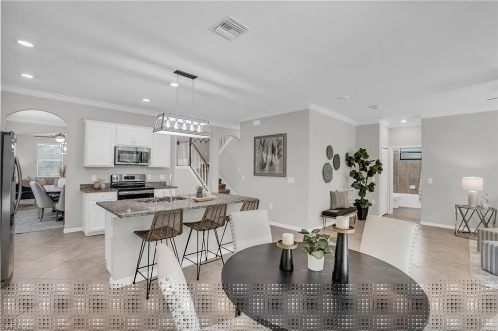 9403 Foxglove Ln, Naples, FL 34120-15