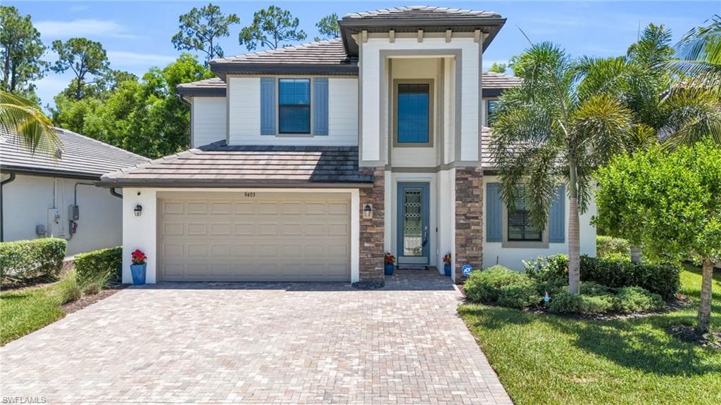 9403 Foxglove Ln, Naples, FL 34120-1