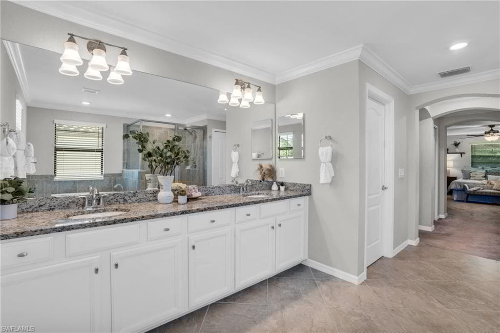 9403 Foxglove Ln, Naples, FL 34120-25
