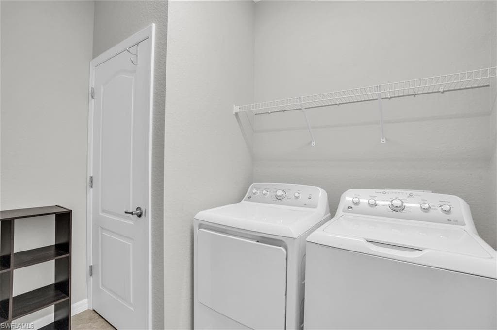 9403 Foxglove Ln, Naples, FL 34120-36
