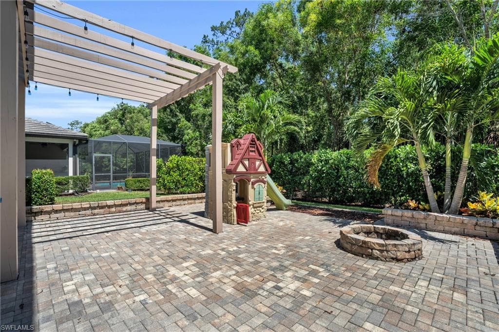 9403 Foxglove Ln, Naples, FL 34120-40