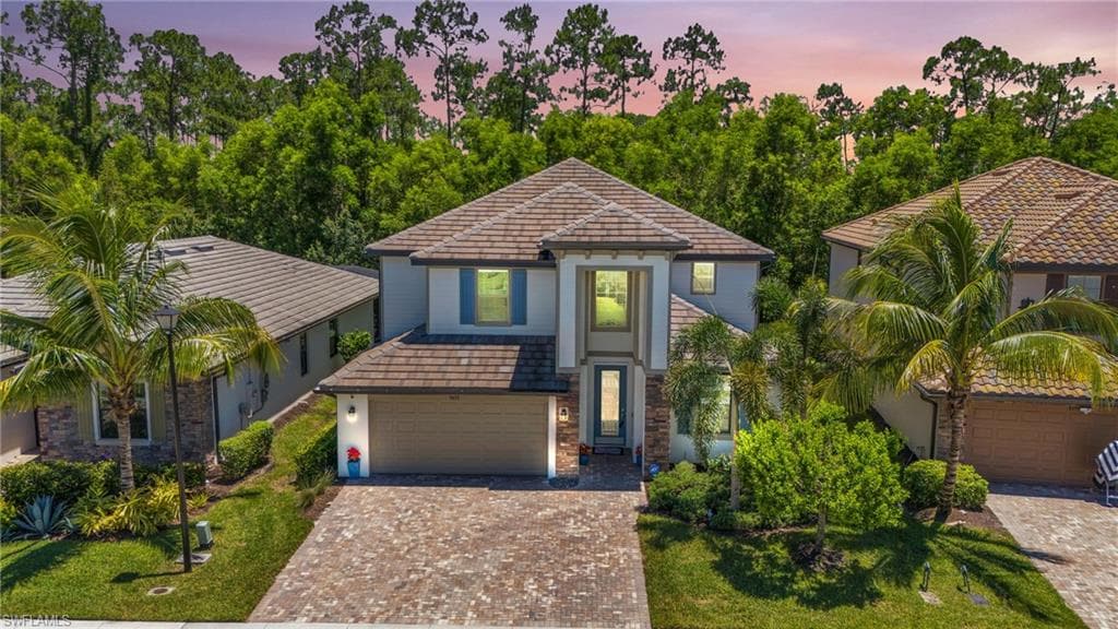 9403 Foxglove Ln, Naples, FL 34120-4