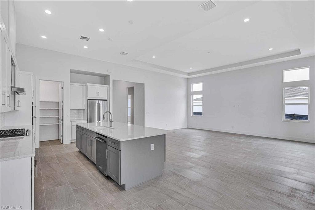 9073 Wisteria Way, Naples, FL 34114-8