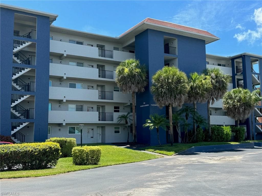 190 Pebble Beach Blvd 204, Naples, FL 34113-14