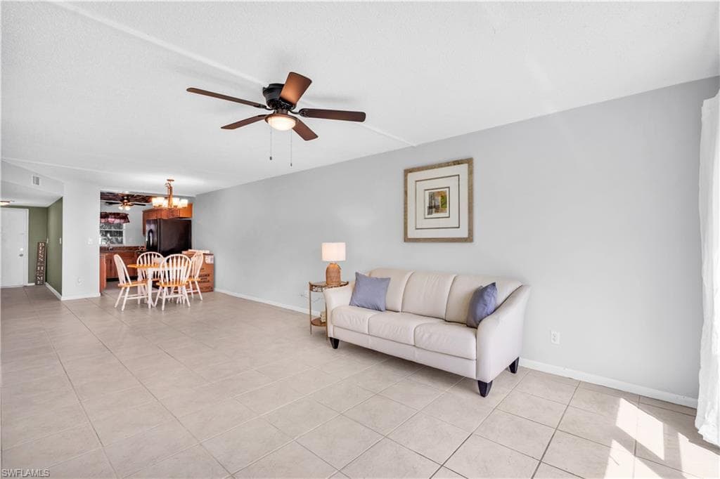 100 Valley Stream Dr 204, Naples, FL 34113-11