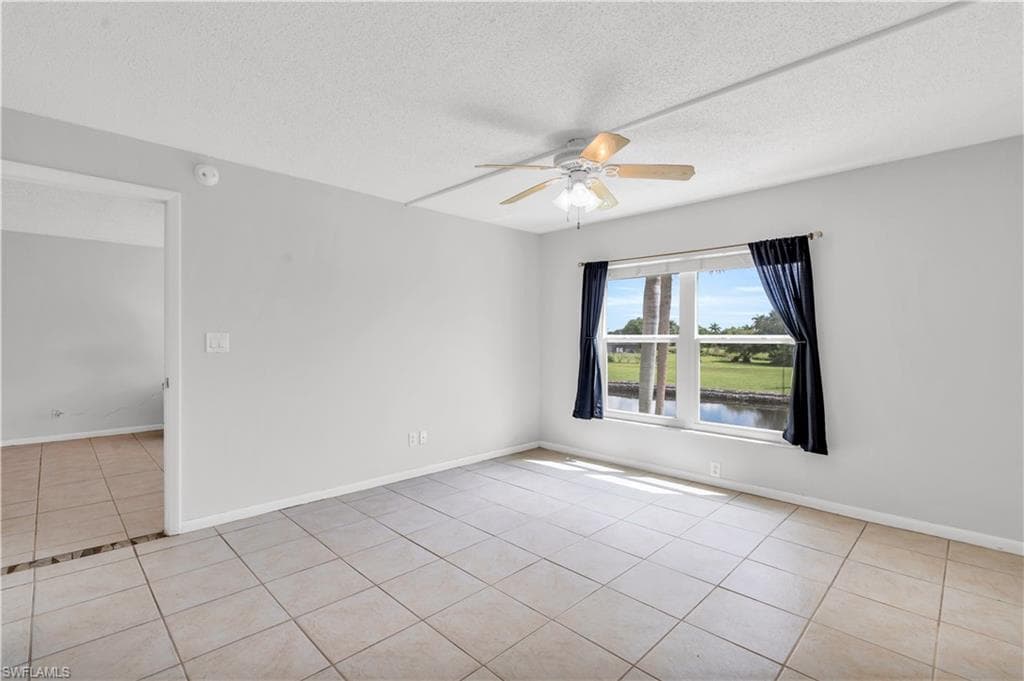 100 Valley Stream Dr 204, Naples, FL 34113-13