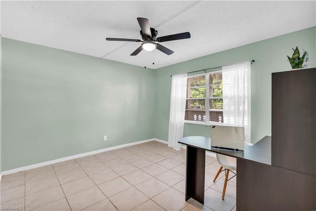 100 Valley Stream Dr 204, Naples, FL 34113-16
