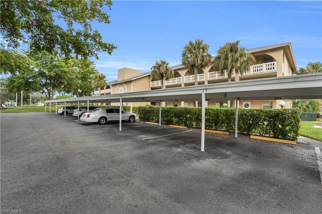 100 Valley Stream Dr 204, Naples, FL 34113-19