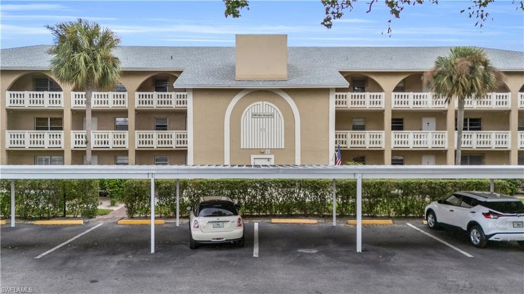 100 Valley Stream Dr 204, Naples, FL 34113-1
