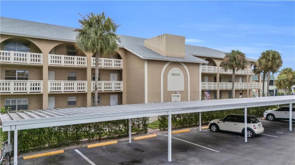 100 Valley Stream Dr 204, Naples, FL 34113-4