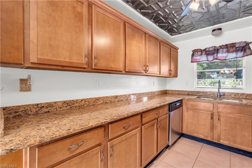 100 Valley Stream Dr 204, Naples, FL 34113-7
