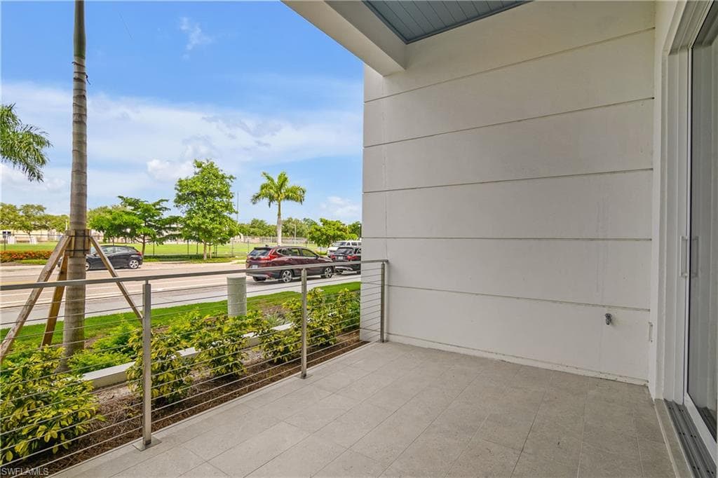 201 8th St S 105, Naples, Fl 34102-10