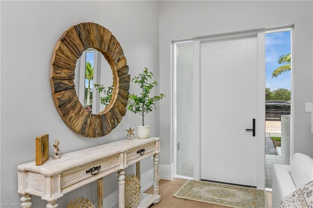 201 8th St S 105, Naples, Fl 34102-11