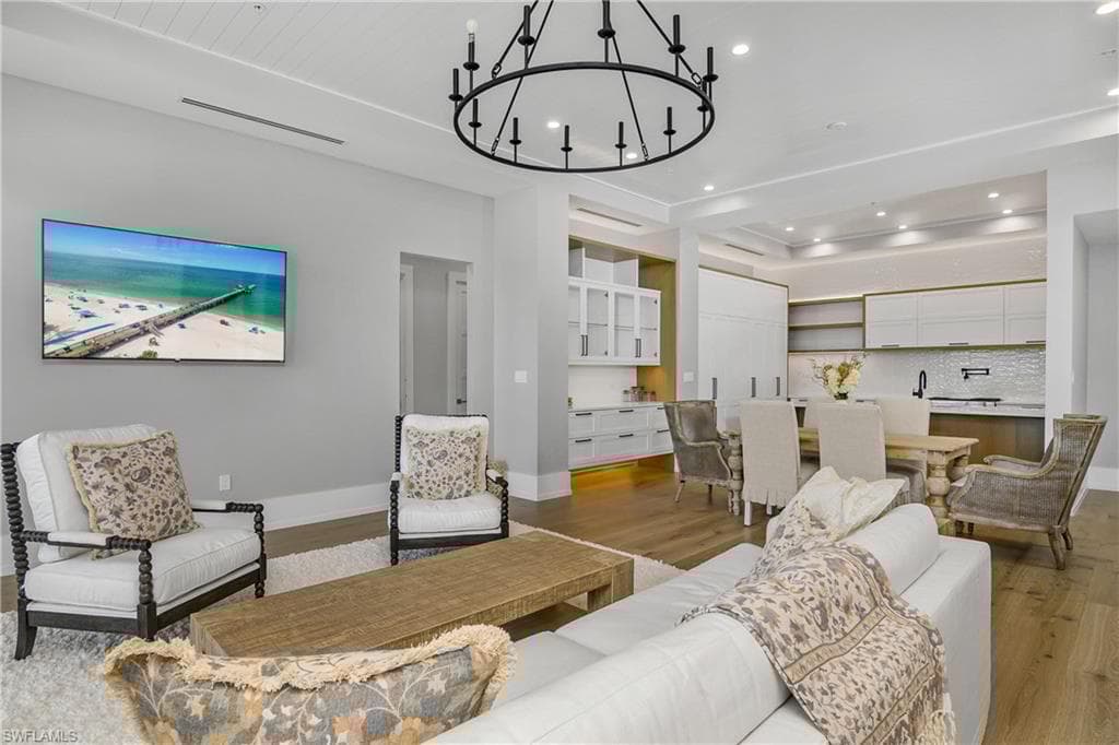 201 8th St S 105, Naples, Fl 34102-12
