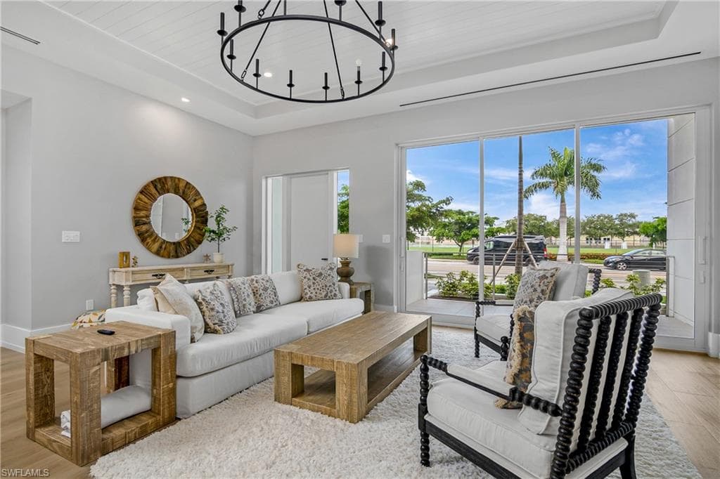 201 8th St S 105, Naples, Fl 34102-14