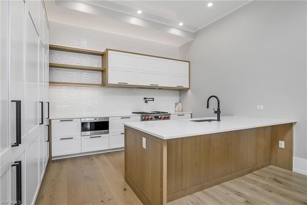 201 8th St S 105, Naples, Fl 34102-18