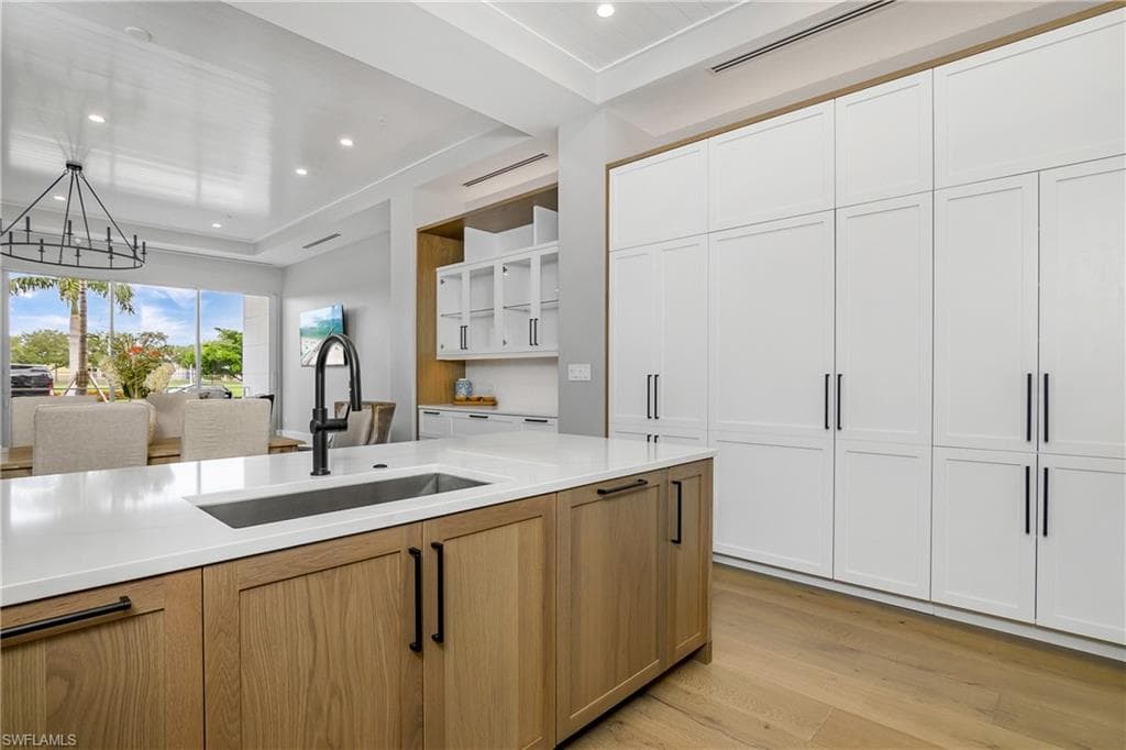 201 8th St S 105, Naples, Fl 34102-21