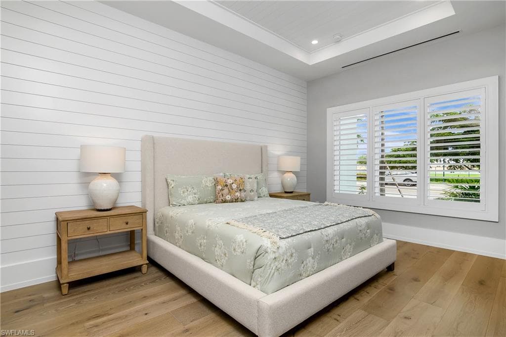 201 8th St S 105, Naples, Fl 34102-22
