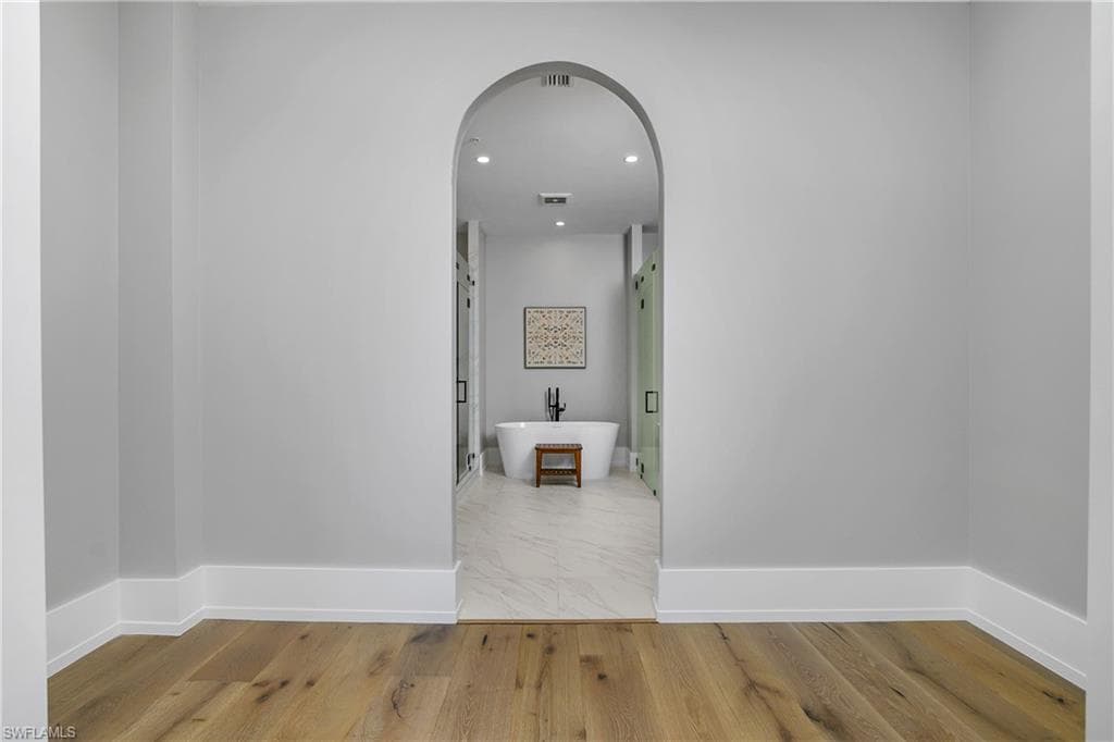 201 8th St S 105, Naples, Fl 34102-24