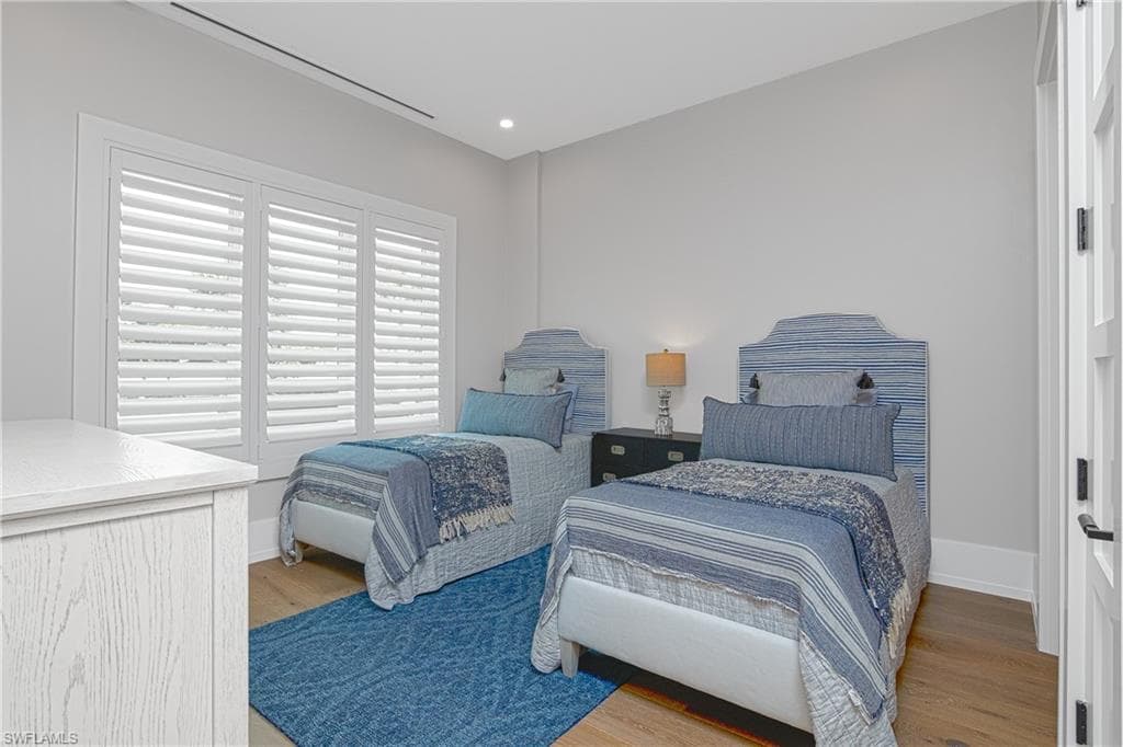 201 8th St S 105, Naples, Fl 34102-30
