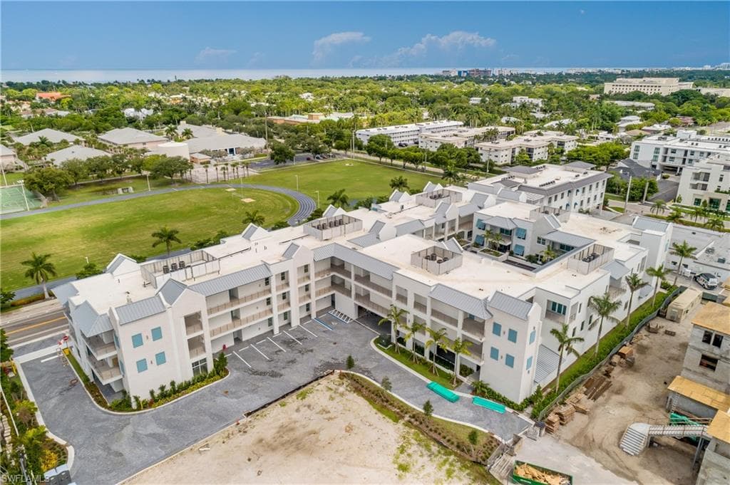201 8th St S 105, Naples, Fl 34102-34