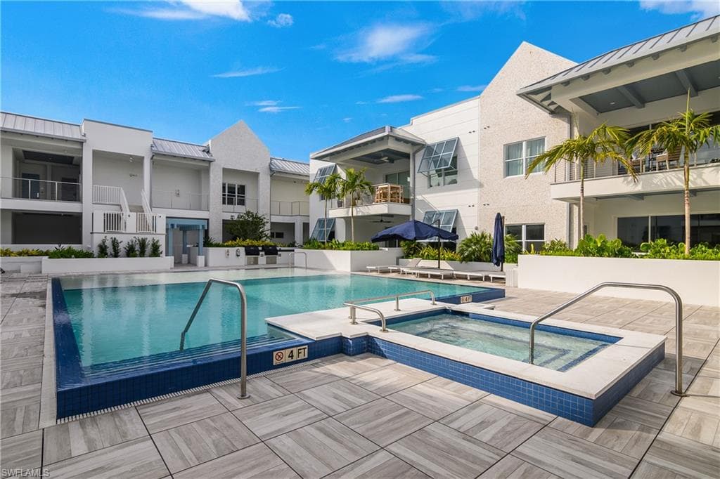201 8th St S 105, Naples, Fl 34102-35