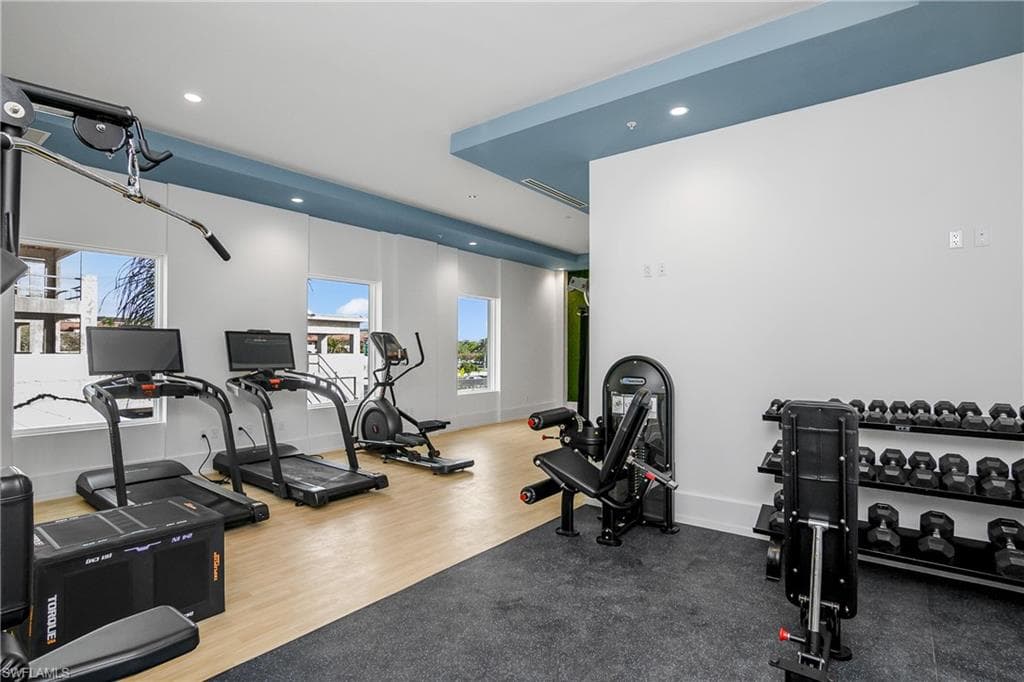 201 8th St S 105, Naples, Fl 34102-38
