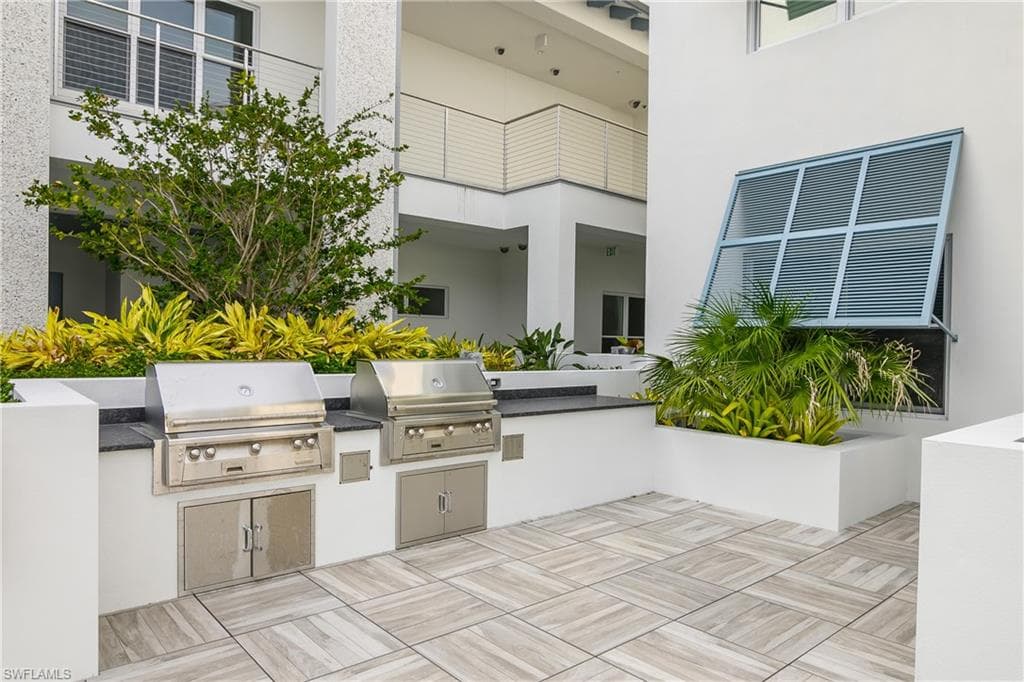 201 8th St S 105, Naples, Fl 34102-39