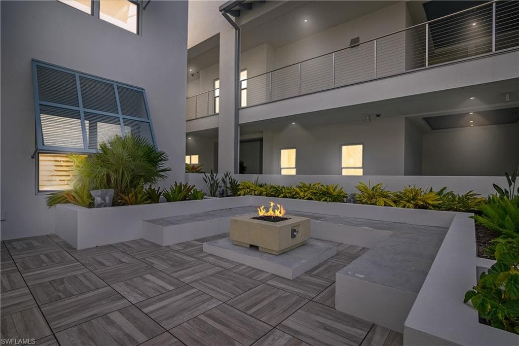 201 8th St S 105, Naples, Fl 34102-40