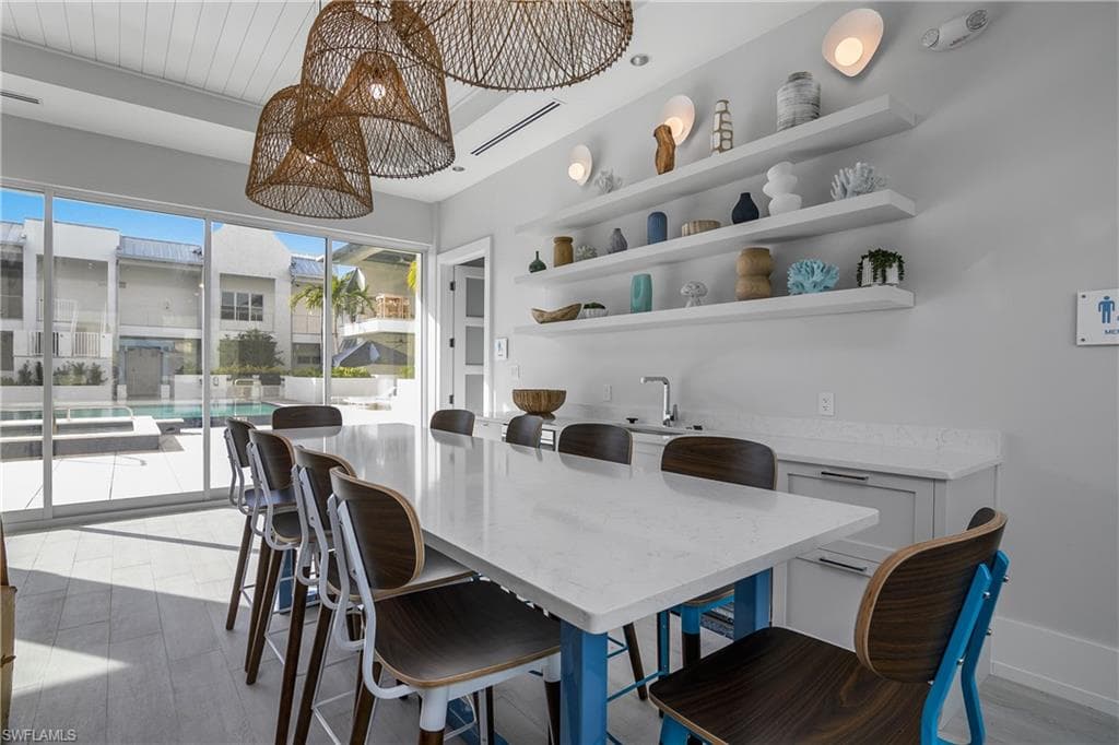 201 8th St S 105, Naples, Fl 34102-42