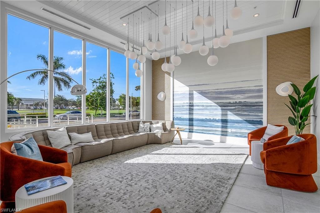 201 8th St S 105, Naples, Fl 34102-43