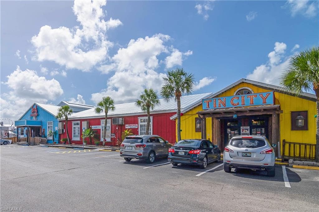 201 8th St S 105, Naples, Fl 34102-46