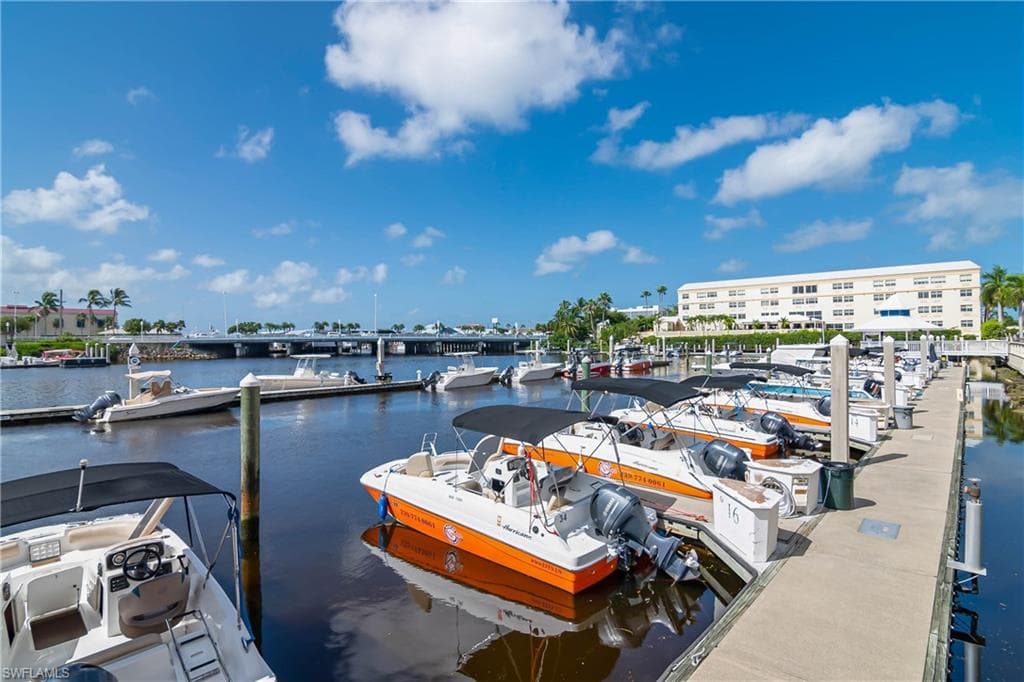 201 8th St S 105, Naples, Fl 34102-47