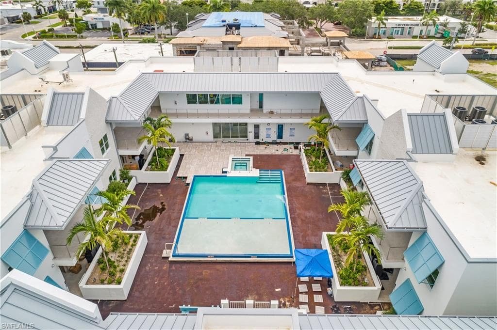201 8th St S 105, Naples, Fl 34102-4