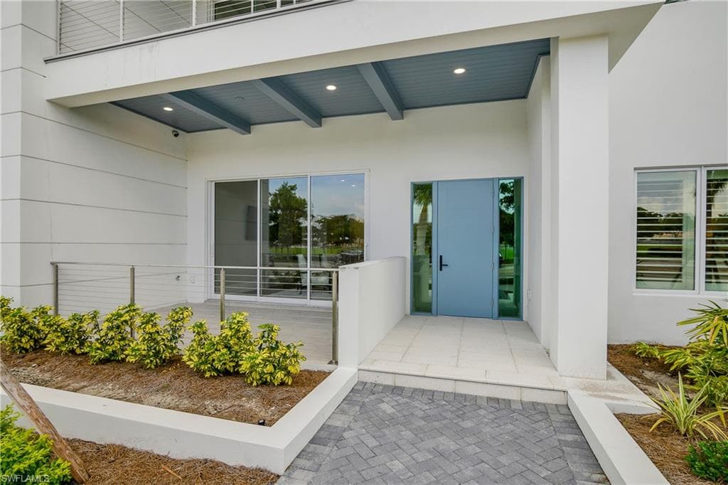 201 8th St S 105, Naples, Fl 34102-8
