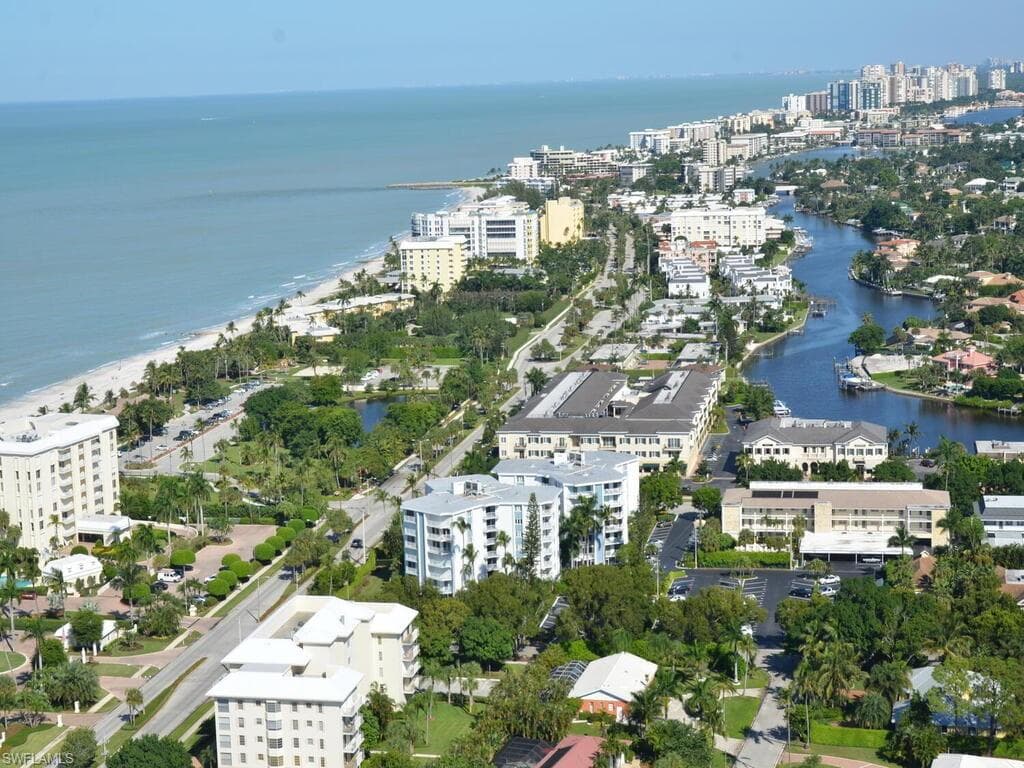 1300 Gulf Shore Blvd N 109, Naples, FL 34102-23