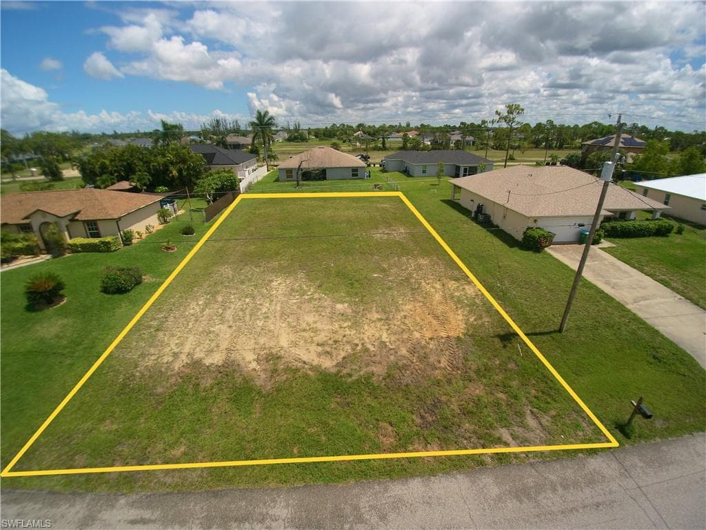 2821 25th Ter, Cape Coral, FL 33993-1