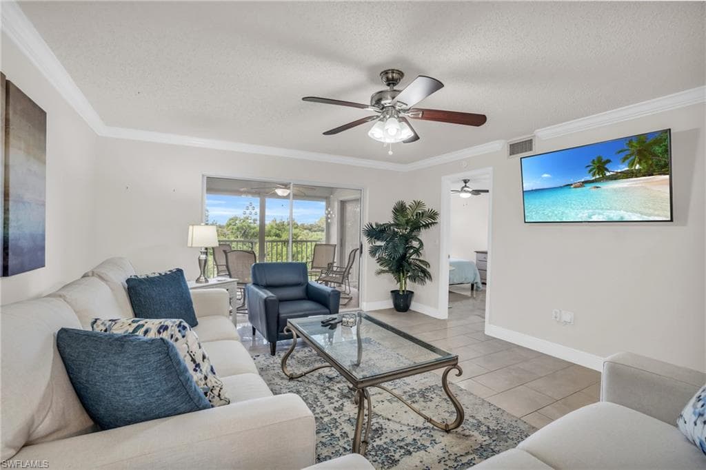5435 Rattlesnake Hammock Rd E-304, Naples, FL 34113-1
