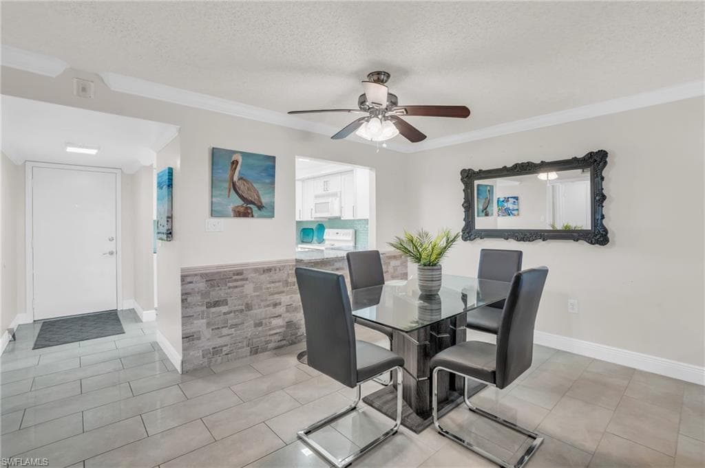 5435 Rattlesnake Hammock Rd E-304, Naples, FL 34113-2
