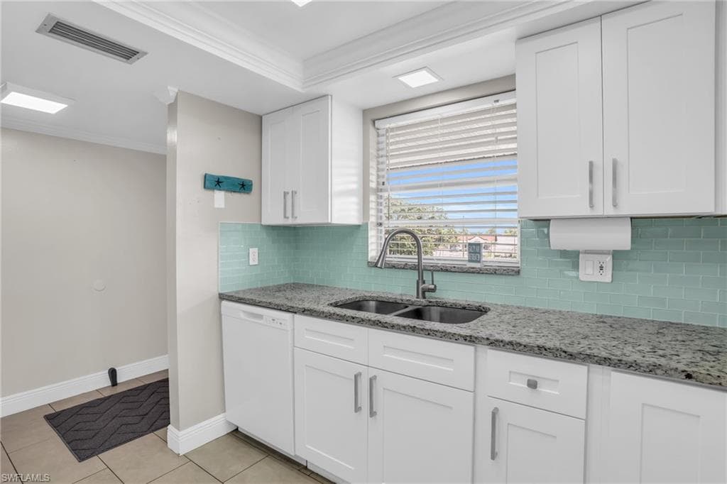 5435 Rattlesnake Hammock Rd E-304, Naples, FL 34113-4