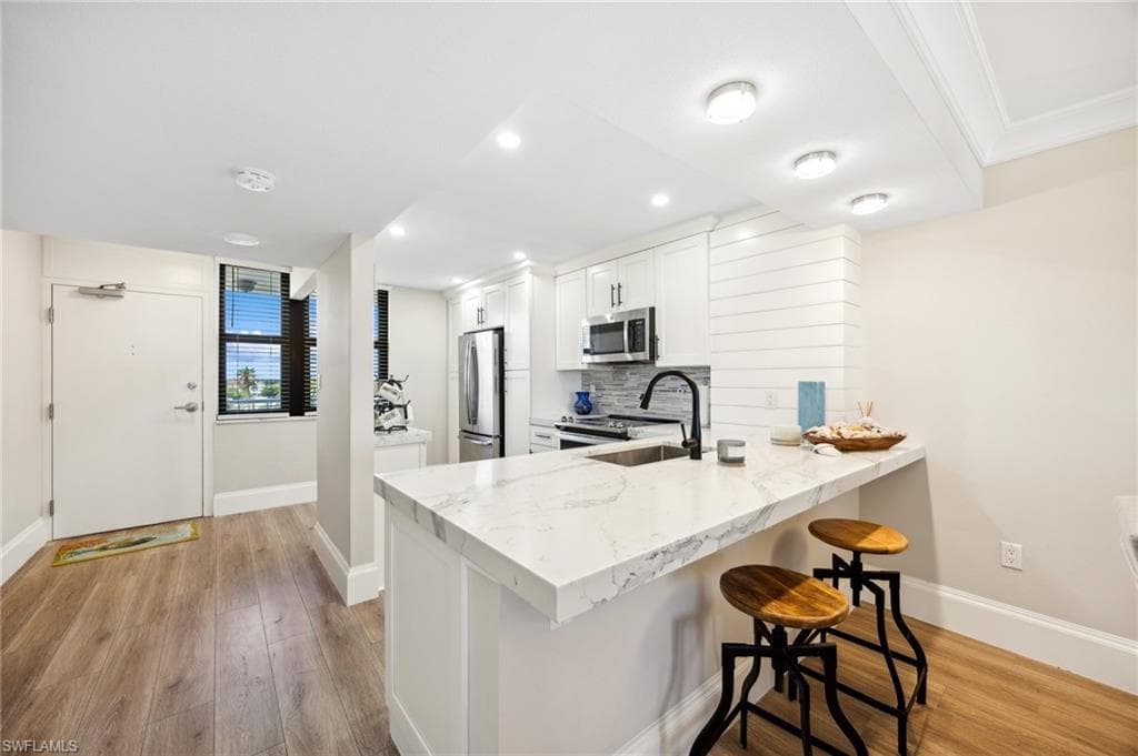 260 Seaview Ct 601, Marco Island, FL 34145-10