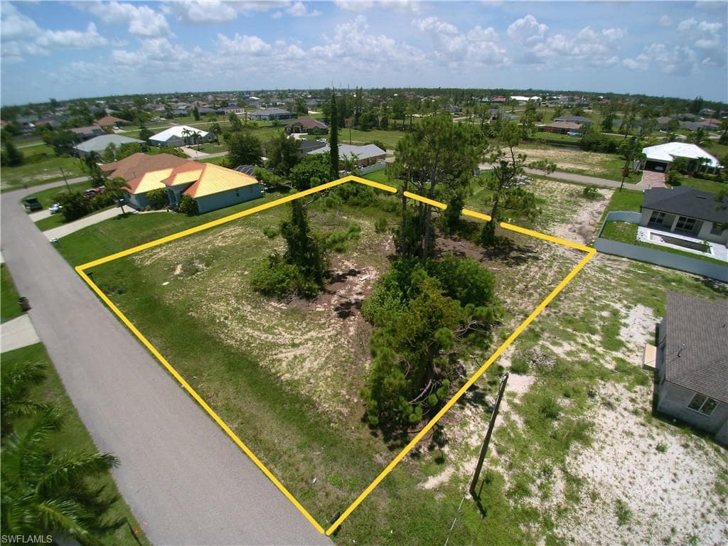 2608 27th St, Cape Coral, FL 33993-3