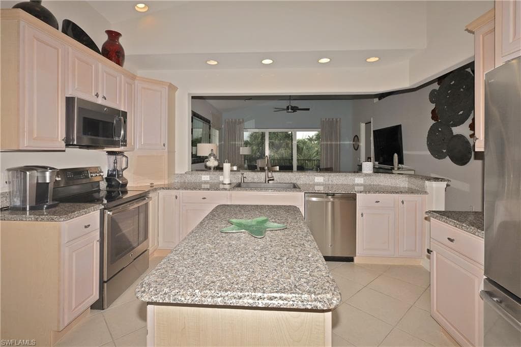 10221 Bellavista Cir 203, Miromar Lakes, FL 33913-6