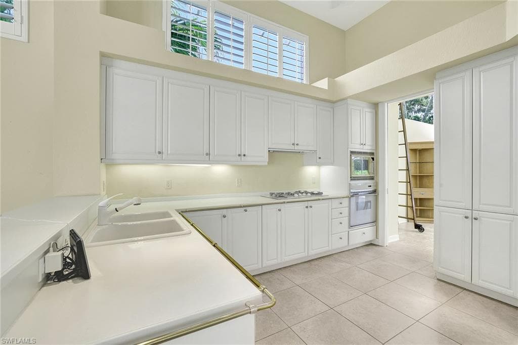 7964 Grand Bay Dr 8, Naples, FL 34108-11