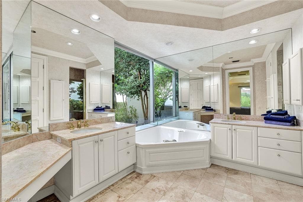 7964 Grand Bay Dr 8, Naples, FL 34108-17