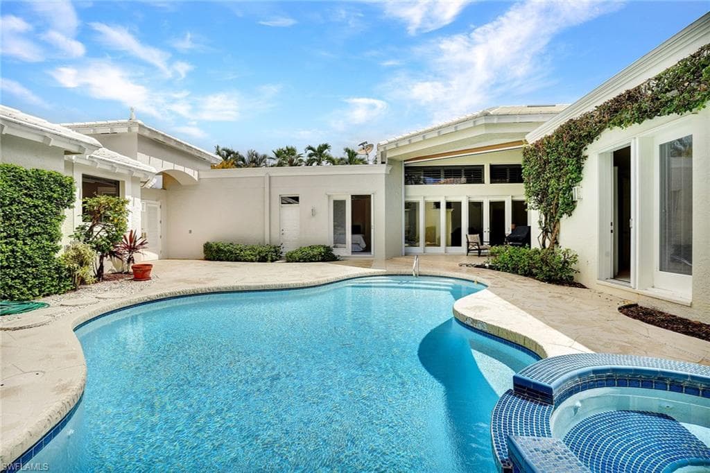 7964 Grand Bay Dr 8, Naples, FL 34108-2