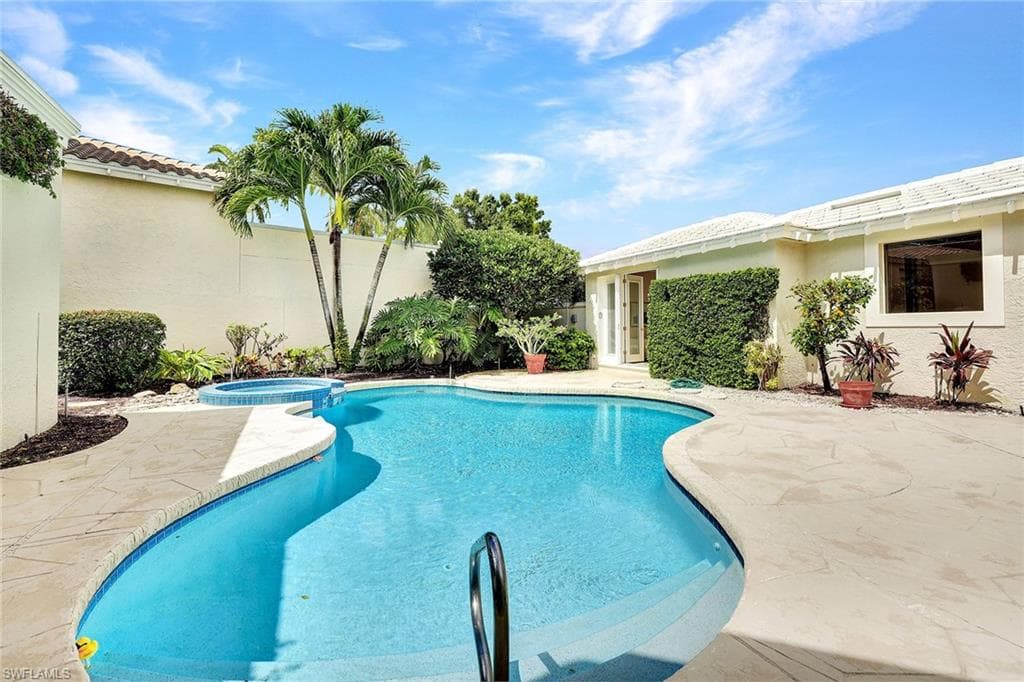 7964 Grand Bay Dr 8, Naples, FL 34108-34