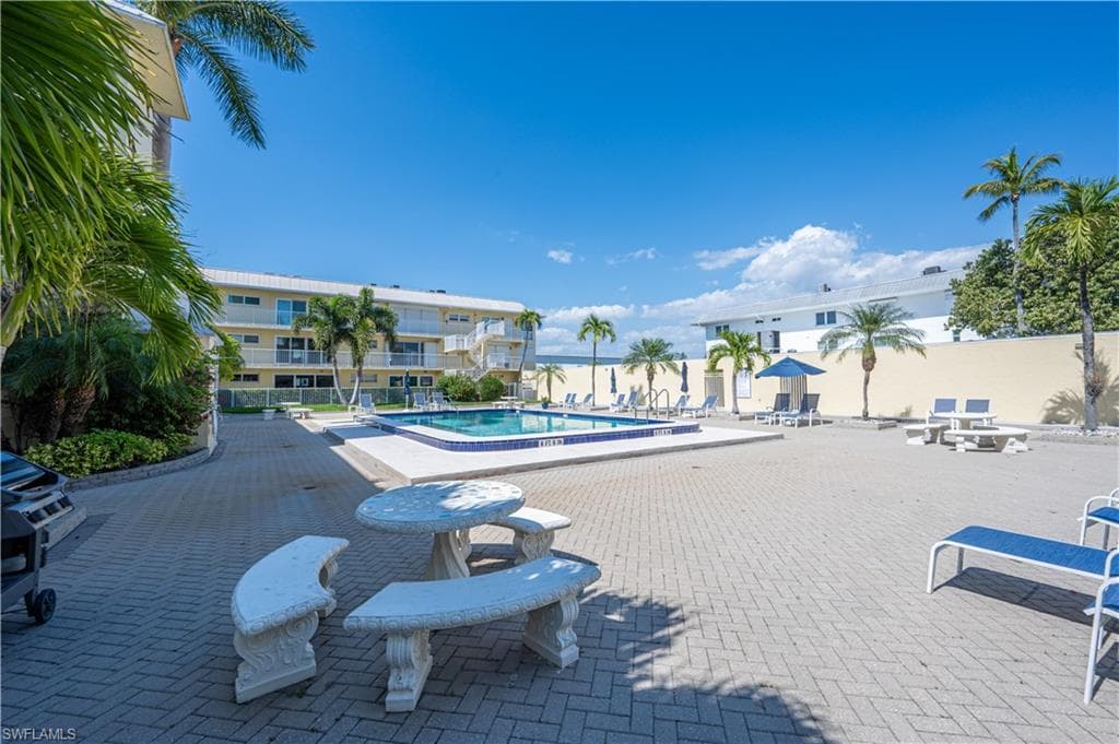 1100 8th Ave S A205, Naples, FL 34102-26