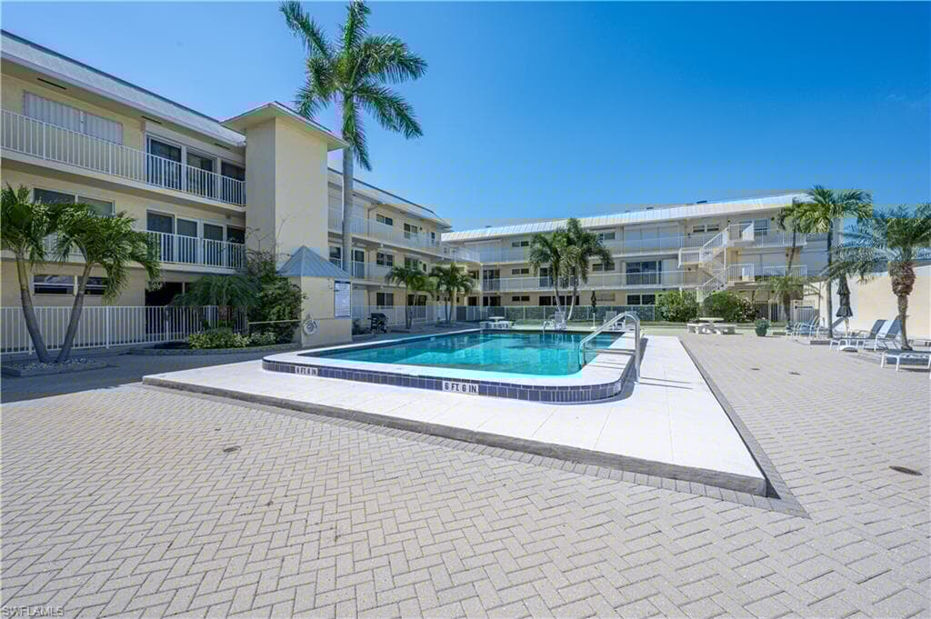 1100 8th Ave S A205, Naples, FL 34102-27